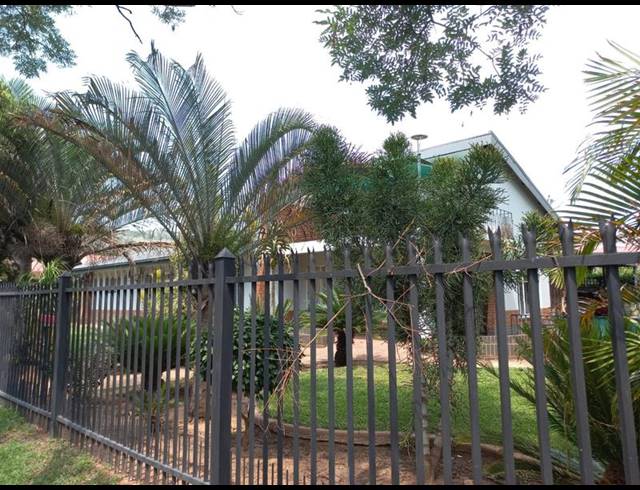 4 BEDROOM HOUSE FOR SALE IN PRETORIA GARDENS